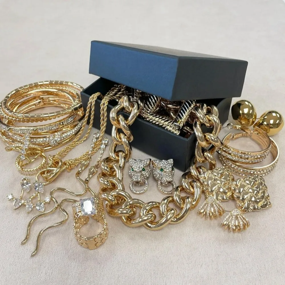 Random Dainty Jewelry Set for  - Women'S Bags Holiday ulasan dan harga